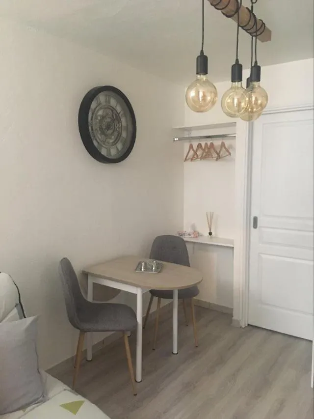 Appartement Studio Cosy à Orange